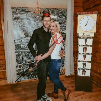 LĪGO iesvētības "Vai būsi mans tandēms?" 2018 - Kā jau ierasts, rudens sezonā lielais Līgo pulks pulcējās, lai iesvētītu jaunos biedrus un kļūtu par vairākiem pilntiesīgiem biedriem bagātāki. Tā kā dzīvojam "Pūt, vējiņi!" zīmē, tad arī mēs, gluži kā Baibiņa un Uldis, meklējām savus tandēmus iesvētību tēmā "Vai būsi mans tandēms?".
Šoreiz ar fotoaparātu bija notikusi maza ķibele, tāpēc piedāvājam apskatīt dejotāju pašu sabildētās foto reportāžas.