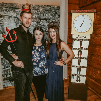 LĪGO iesvētības "Vai būsi mans tandēms?" 2018 - Kā jau ierasts, rudens sezonā lielais Līgo pulks pulcējās, lai iesvētītu jaunos biedrus un kļūtu par vairākiem pilntiesīgiem biedriem bagātāki. Tā kā dzīvojam "Pūt, vējiņi!" zīmē, tad arī mēs, gluži kā Baibiņa un Uldis, meklējām savus tandēmus iesvētību tēmā "Vai būsi mans tandēms?".
Šoreiz ar fotoaparātu bija notikusi maza ķibele, tāpēc piedāvājam apskatīt dejotāju pašu sabildētās foto reportāžas.