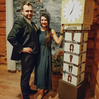 LĪGO iesvētības "Vai būsi mans tandēms?" 2018 - Kā jau ierasts, rudens sezonā lielais Līgo pulks pulcējās, lai iesvētītu jaunos biedrus un kļūtu par vairākiem pilntiesīgiem biedriem bagātāki. Tā kā dzīvojam "Pūt, vējiņi!" zīmē, tad arī mēs, gluži kā Baibiņa un Uldis, meklējām savus tandēmus iesvētību tēmā "Vai būsi mans tandēms?".
Šoreiz ar fotoaparātu bija notikusi maza ķibele, tāpēc piedāvājam apskatīt dejotāju pašu sabildētās foto reportāžas.