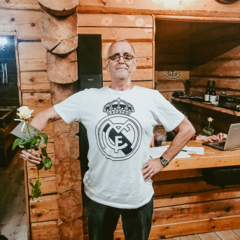 LĪGO iesvētības "Vai būsi mans tandēms?" 2018 - Kā jau ierasts, rudens sezonā lielais Līgo pulks pulcējās, lai iesvētītu jaunos biedrus un kļūtu par vairākiem pilntiesīgiem biedriem bagātāki. Tā kā dzīvojam "Pūt, vējiņi!" zīmē, tad arī mēs, gluži kā Baibiņa un Uldis, meklējām savus tandēmus iesvētību tēmā "Vai būsi mans tandēms?".
Šoreiz ar fotoaparātu bija notikusi maza ķibele, tāpēc piedāvājam apskatīt dejotāju pašu sabildētās foto reportāžas.