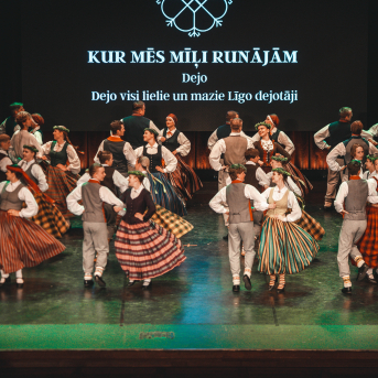 Rīgas Angļu ģimnāzijas un TDA „Līgo” bērnu un jauniešu studijas 15 gadu jubilejas koncerts “Rotā, saulīt, rotādama" - Mūsu jaunie, zaļie asniņi, kuriem visapkārt smieklu virtenes, bet pašos mīt nerimstošs dzīvesprieks un mīlestība pret deju.
Sirsnīga paaudžu satikšanās, sākot no mazajiem saules stariņiem līdz viedajiem dejotājiem, RAĢ un TDA "Līgo" bērnu un jauniešu studijas 15. jubilejas koncertā.
Foto:Deivids Lagzdiņš