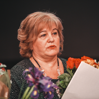 Rīgas Angļu ģimnāzijas un TDA „Līgo” bērnu un jauniešu studijas 15 gadu jubilejas koncerts “Rotā, saulīt, rotādama" - Mūsu jaunie, zaļie asniņi, kuriem visapkārt smieklu virtenes, bet pašos mīt nerimstošs dzīvesprieks un mīlestība pret deju.
Sirsnīga paaudžu satikšanās, sākot no mazajiem saules stariņiem līdz viedajiem dejotājiem, RAĢ un TDA "Līgo" bērnu un jauniešu studijas 15. jubilejas koncertā.
Foto:Deivids Lagzdiņš