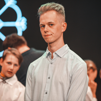 Rīgas Angļu ģimnāzijas un TDA „Līgo” bērnu un jauniešu studijas 15 gadu jubilejas koncerts “Rotā, saulīt, rotādama" - Mūsu jaunie, zaļie asniņi, kuriem visapkārt smieklu virtenes, bet pašos mīt nerimstošs dzīvesprieks un mīlestība pret deju.
Sirsnīga paaudžu satikšanās, sākot no mazajiem saules stariņiem līdz viedajiem dejotājiem, RAĢ un TDA "Līgo" bērnu un jauniešu studijas 15. jubilejas koncertā.
Foto:Deivids Lagzdiņš