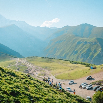 Gruzijas impresijas - Borjomi ik uz stūra, sirdssilti cilvēki, gardi ēdieni un elpu aizraujoši dabas skati - tāda bija mūsu Gruzija. Mīļa, mazliet neizprotama, bet viennozīmīgi neaizmirstama! TDA Līgo jūnija beigās devās piedzīvojumā, no kura mājās atveda 1. vietu Vispasaules tautu deju olimpiādē "New life 2017", aiz sevis atstājot vairāk nekā 1 200 dalībniekus no 10 Pasaules valstīm! Foto: Artūrs Vanags