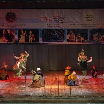 Gruzijas impresijas - Borjomi ik uz stūra, sirdssilti cilvēki, gardi ēdieni un elpu aizraujoši dabas skati - tāda bija mūsu Gruzija. Mīļa, mazliet neizprotama, bet viennozīmīgi neaizmirstama! TDA Līgo jūnija beigās devās piedzīvojumā, no kura mājās atveda 1. vietu Vispasaules tautu deju olimpiādē "New life 2017", aiz sevis atstājot vairāk nekā 1 200 dalībniekus no 10 Pasaules valstīm! Foto: Artūrs Vanags