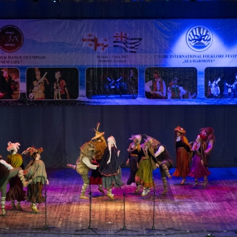 Gruzijas impresijas - Borjomi ik uz stūra, sirdssilti cilvēki, gardi ēdieni un elpu aizraujoši dabas skati - tāda bija mūsu Gruzija. Mīļa, mazliet neizprotama, bet viennozīmīgi neaizmirstama! TDA Līgo jūnija beigās devās piedzīvojumā, no kura mājās atveda 1. vietu Vispasaules tautu deju olimpiādē "New life 2017", aiz sevis atstājot vairāk nekā 1 200 dalībniekus no 10 Pasaules valstīm! Foto: Artūrs Vanags