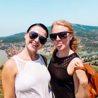 Gruzijas impresijas - Borjomi ik uz stūra, sirdssilti cilvēki, gardi ēdieni un elpu aizraujoši dabas skati - tāda bija mūsu Gruzija. Mīļa, mazliet neizprotama, bet viennozīmīgi neaizmirstama! TDA Līgo jūnija beigās devās piedzīvojumā, no kura mājās atveda 1. vietu Vispasaules tautu deju olimpiādē "New life 2017", aiz sevis atstājot vairāk nekā 1 200 dalībniekus no 10 Pasaules valstīm! Foto: Artūrs Vanags