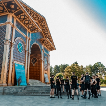 Gruzijas impresijas - Borjomi ik uz stūra, sirdssilti cilvēki, gardi ēdieni un elpu aizraujoši dabas skati - tāda bija mūsu Gruzija. Mīļa, mazliet neizprotama, bet viennozīmīgi neaizmirstama! TDA Līgo jūnija beigās devās piedzīvojumā, no kura mājās atveda 1. vietu Vispasaules tautu deju olimpiādē "New life 2017", aiz sevis atstājot vairāk nekā 1 200 dalībniekus no 10 Pasaules valstīm! Foto: Artūrs Vanags