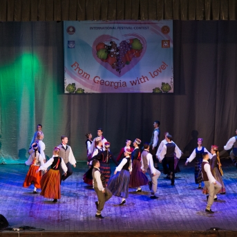 Gruzijas impresijas - Borjomi ik uz stūra, sirdssilti cilvēki, gardi ēdieni un elpu aizraujoši dabas skati - tāda bija mūsu Gruzija. Mīļa, mazliet neizprotama, bet viennozīmīgi neaizmirstama! TDA Līgo jūnija beigās devās piedzīvojumā, no kura mājās atveda 1. vietu Vispasaules tautu deju olimpiādē "New life 2017", aiz sevis atstājot vairāk nekā 1 200 dalībniekus no 10 Pasaules valstīm! Foto: Artūrs Vanags