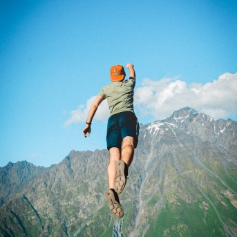 Gruzijas impresijas - Borjomi ik uz stūra, sirdssilti cilvēki, gardi ēdieni un elpu aizraujoši dabas skati - tāda bija mūsu Gruzija. Mīļa, mazliet neizprotama, bet viennozīmīgi neaizmirstama! TDA Līgo jūnija beigās devās piedzīvojumā, no kura mājās atveda 1. vietu Vispasaules tautu deju olimpiādē "New life 2017", aiz sevis atstājot vairāk nekā 1 200 dalībniekus no 10 Pasaules valstīm! Foto: Artūrs Vanags