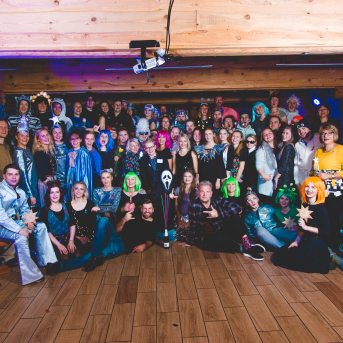 Līgo iesvētības. Pilnīgs kosmoss. - Ar lidojumam labvēlīgu laiku ir pacēlies Līgo iesvētību kosmosa kuģis un uzņemti jaunie Līgo biedri.
Pirmo reizi Jānis Purviņš pasniedza ceļojošās balvas - dzīvības koka auseklīšus - četrās nominācijās:

> Labākā dejotāja Agnese Ļebedina
> Labākais dejotājs Andis Lagzdiņš
> Gada pārsteigums Roberts Zvīdris
> Līgo dvēsele Dārta Apsīte