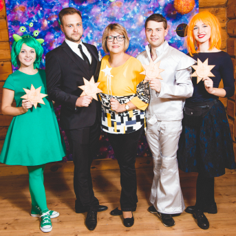 Līgo iesvētības. Pilnīgs kosmoss. - Ar lidojumam labvēlīgu laiku ir pacēlies Līgo iesvētību kosmosa kuģis un uzņemti jaunie Līgo biedri.
Pirmo reizi Jānis Purviņš pasniedza ceļojošās balvas - dzīvības koka auseklīšus - četrās nominācijās:

> Labākā dejotāja Agnese Ļebedina
> Labākais dejotājs Andis Lagzdiņš
> Gada pārsteigums Roberts Zvīdris
> Līgo dvēsele Dārta Apsīte