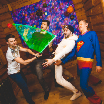 Līgo iesvētības. Pilnīgs kosmoss. - Ar lidojumam labvēlīgu laiku ir pacēlies Līgo iesvētību kosmosa kuģis un uzņemti jaunie Līgo biedri.
Pirmo reizi Jānis Purviņš pasniedza ceļojošās balvas - dzīvības koka auseklīšus - četrās nominācijās:

> Labākā dejotāja Agnese Ļebedina
> Labākais dejotājs Andis Lagzdiņš
> Gada pārsteigums Roberts Zvīdris
> Līgo dvēsele Dārta Apsīte