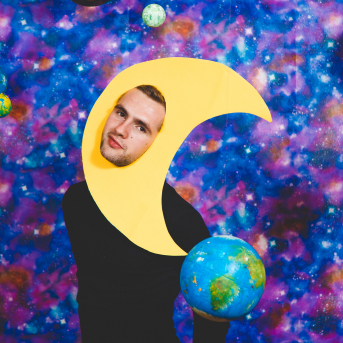 Līgo iesvētības. Pilnīgs kosmoss. - Ar lidojumam labvēlīgu laiku ir pacēlies Līgo iesvētību kosmosa kuģis un uzņemti jaunie Līgo biedri.
Pirmo reizi Jānis Purviņš pasniedza ceļojošās balvas - dzīvības koka auseklīšus - četrās nominācijās:

> Labākā dejotāja Agnese Ļebedina
> Labākais dejotājs Andis Lagzdiņš
> Gada pārsteigums Roberts Zvīdris
> Līgo dvēsele Dārta Apsīte