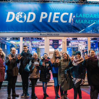 Labdarības maratons "Dod Pieci" - Šogad katra mēģinājuma sākuma kavējuma naudu TDA "Līgo" ziedoja labdarības maratonam DOD PIECI 2017, pasūtot R. Paula "Sasala Jūrīna" un R. Tigula "Dod, Dieviņi".