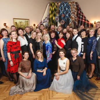 Līgo Ziemas Balle 2017 - Decembra beigās visi "Līgo" sastāvi sanāca kopā, lai kopīgi ieskandinātu Ziemas balli un svinētu dzīvi! 
Satikšanās prieks, skanīgas dziesmas un elpu aizraujošas dejas.