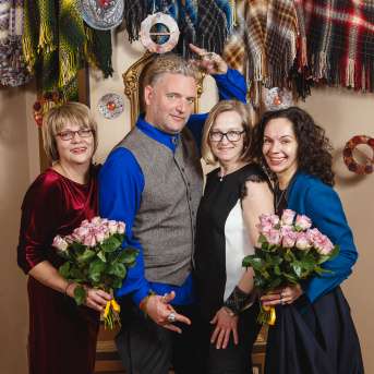 Līgo Ziemas Balle 2017 - Decembra beigās visi "Līgo" sastāvi sanāca kopā, lai kopīgi ieskandinātu Ziemas balli un svinētu dzīvi! 
Satikšanās prieks, skanīgas dziesmas un elpu aizraujošas dejas.