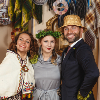 Līgo Ziemas Balle 2017 - Decembra beigās visi "Līgo" sastāvi sanāca kopā, lai kopīgi ieskandinātu Ziemas balli un svinētu dzīvi! 
Satikšanās prieks, skanīgas dziesmas un elpu aizraujošas dejas.