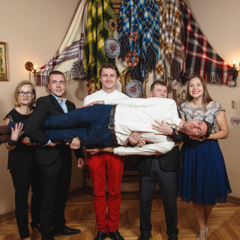 Līgo Ziemas Balle 2017 - Decembra beigās visi "Līgo" sastāvi sanāca kopā, lai kopīgi ieskandinātu Ziemas balli un svinētu dzīvi! 
Satikšanās prieks, skanīgas dziesmas un elpu aizraujošas dejas.