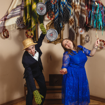 Līgo Ziemas Balle 2017 - Decembra beigās visi "Līgo" sastāvi sanāca kopā, lai kopīgi ieskandinātu Ziemas balli un svinētu dzīvi! 
Satikšanās prieks, skanīgas dziesmas un elpu aizraujošas dejas.