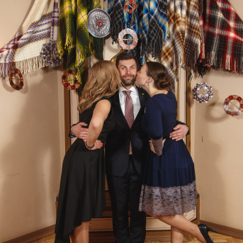 Līgo Ziemas Balle 2017 - Decembra beigās visi "Līgo" sastāvi sanāca kopā, lai kopīgi ieskandinātu Ziemas balli un svinētu dzīvi! 
Satikšanās prieks, skanīgas dziesmas un elpu aizraujošas dejas.