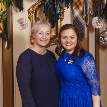 Līgo Ziemas Balle 2017 - Decembra beigās visi "Līgo" sastāvi sanāca kopā, lai kopīgi ieskandinātu Ziemas balli un svinētu dzīvi! 
Satikšanās prieks, skanīgas dziesmas un elpu aizraujošas dejas.