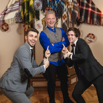 Līgo Ziemas Balle 2017 - Decembra beigās visi "Līgo" sastāvi sanāca kopā, lai kopīgi ieskandinātu Ziemas balli un svinētu dzīvi! 
Satikšanās prieks, skanīgas dziesmas un elpu aizraujošas dejas.