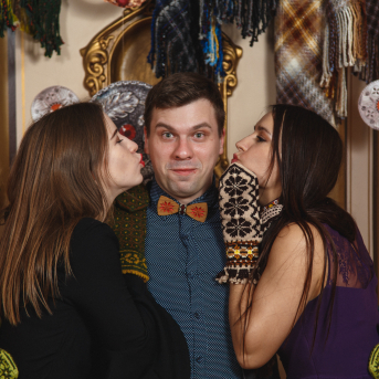 Līgo Ziemas Balle 2017 - Decembra beigās visi "Līgo" sastāvi sanāca kopā, lai kopīgi ieskandinātu Ziemas balli un svinētu dzīvi! 
Satikšanās prieks, skanīgas dziesmas un elpu aizraujošas dejas.