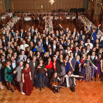 Līgo Ziemas Balle 2017 - Decembra beigās visi "Līgo" sastāvi sanāca kopā, lai kopīgi ieskandinātu Ziemas balli un svinētu dzīvi! 
Satikšanās prieks, skanīgas dziesmas un elpu aizraujošas dejas.