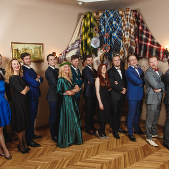 Līgo Ziemas Balle 2017 - Decembra beigās visi "Līgo" sastāvi sanāca kopā, lai kopīgi ieskandinātu Ziemas balli un svinētu dzīvi! 
Satikšanās prieks, skanīgas dziesmas un elpu aizraujošas dejas.