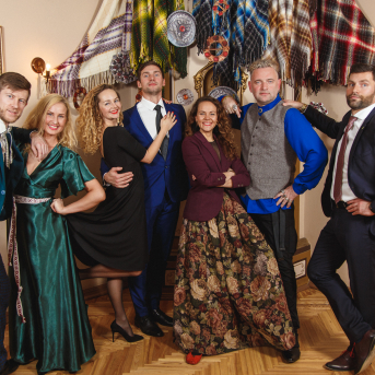 Līgo Ziemas Balle 2017 - Decembra beigās visi "Līgo" sastāvi sanāca kopā, lai kopīgi ieskandinātu Ziemas balli un svinētu dzīvi! 
Satikšanās prieks, skanīgas dziesmas un elpu aizraujošas dejas.