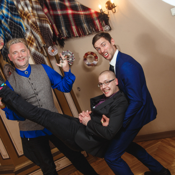 Līgo Ziemas Balle 2017 - Decembra beigās visi "Līgo" sastāvi sanāca kopā, lai kopīgi ieskandinātu Ziemas balli un svinētu dzīvi! 
Satikšanās prieks, skanīgas dziesmas un elpu aizraujošas dejas.