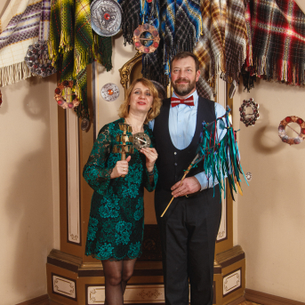 Līgo Ziemas Balle 2017 - Decembra beigās visi "Līgo" sastāvi sanāca kopā, lai kopīgi ieskandinātu Ziemas balli un svinētu dzīvi! 
Satikšanās prieks, skanīgas dziesmas un elpu aizraujošas dejas.