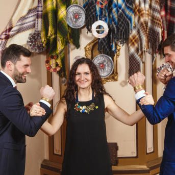 Līgo Ziemas Balle 2017 - Decembra beigās visi "Līgo" sastāvi sanāca kopā, lai kopīgi ieskandinātu Ziemas balli un svinētu dzīvi! 
Satikšanās prieks, skanīgas dziesmas un elpu aizraujošas dejas.