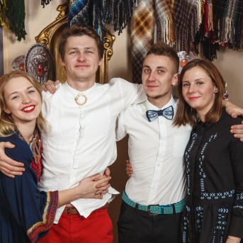 Līgo Ziemas Balle 2017 - Decembra beigās visi "Līgo" sastāvi sanāca kopā, lai kopīgi ieskandinātu Ziemas balli un svinētu dzīvi! 
Satikšanās prieks, skanīgas dziesmas un elpu aizraujošas dejas.