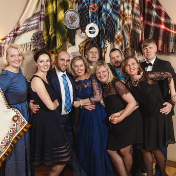 Līgo Ziemas Balle 2017 - Decembra beigās visi "Līgo" sastāvi sanāca kopā, lai kopīgi ieskandinātu Ziemas balli un svinētu dzīvi! 
Satikšanās prieks, skanīgas dziesmas un elpu aizraujošas dejas.