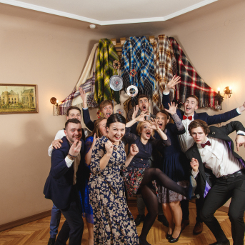 Līgo Ziemas Balle 2017 - Decembra beigās visi "Līgo" sastāvi sanāca kopā, lai kopīgi ieskandinātu Ziemas balli un svinētu dzīvi! 
Satikšanās prieks, skanīgas dziesmas un elpu aizraujošas dejas.