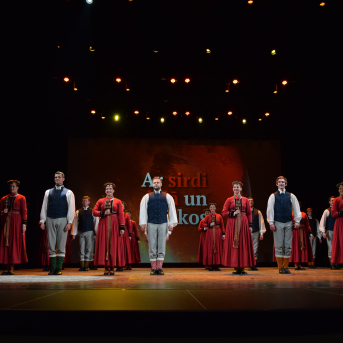 Ar sirdi dejā un svētkos - Kuplinājām Latvijas novadu deju kolektīvu koncertu ciklu „Ar sirdi dejā un svētkos”, priecājoties kopā ar mūsu Jāni Purviņu, Vispārējo latviešu Dziesmu un Deju svētku virsvadītāju, un izdejojot viņa radīto "Sasala jūrīna".

 