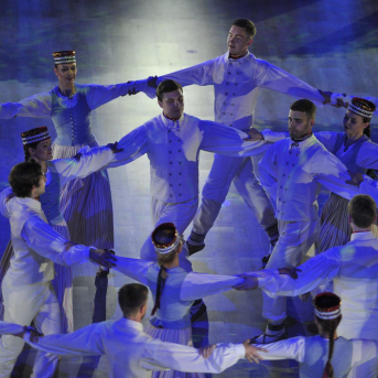 VĒL SIMTS GADU DEJAI - 