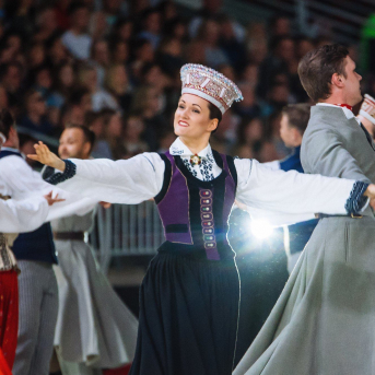 VĒL SIMTS GADU DEJAI - 