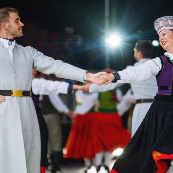 VĒL SIMTS GADU DEJAI - 