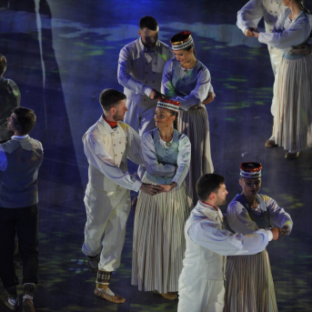 VĒL SIMTS GADU DEJAI - 