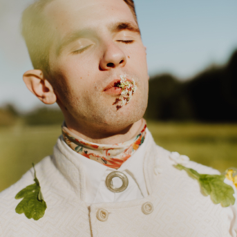 SPĒKS, KAS MŪSOS ZIED - 