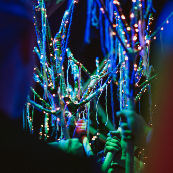 Ziemas saulgrieži 2022 - Zem mirdzošas zvaigžņu segas mīt miers, baltā villainē tērpies.
Sirds siltuma piepildītus svētkus.✨
Kaladū!❄️