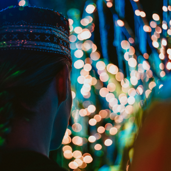 Ziemas saulgrieži 2022 - Zem mirdzošas zvaigžņu segas mīt miers, baltā villainē tērpies.
Sirds siltuma piepildītus svētkus.✨
Kaladū!❄️