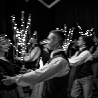 Ziemas saulgrieži 2022 - Zem mirdzošas zvaigžņu segas mīt miers, baltā villainē tērpies.
Sirds siltuma piepildītus svētkus.✨
Kaladū!❄️