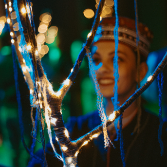 Ziemas saulgrieži 2022 - Zem mirdzošas zvaigžņu segas mīt miers, baltā villainē tērpies.
Sirds siltuma piepildītus svētkus.✨
Kaladū!❄️