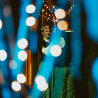 Ziemas saulgrieži 2022 - Zem mirdzošas zvaigžņu segas mīt miers, baltā villainē tērpies.
Sirds siltuma piepildītus svētkus.✨
Kaladū!❄️