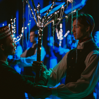 Ziemas saulgrieži 2022 - Zem mirdzošas zvaigžņu segas mīt miers, baltā villainē tērpies.
Sirds siltuma piepildītus svētkus.✨
Kaladū!❄️