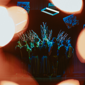 Ziemas saulgrieži 2022 - Zem mirdzošas zvaigžņu segas mīt miers, baltā villainē tērpies.
Sirds siltuma piepildītus svētkus.✨
Kaladū!❄️